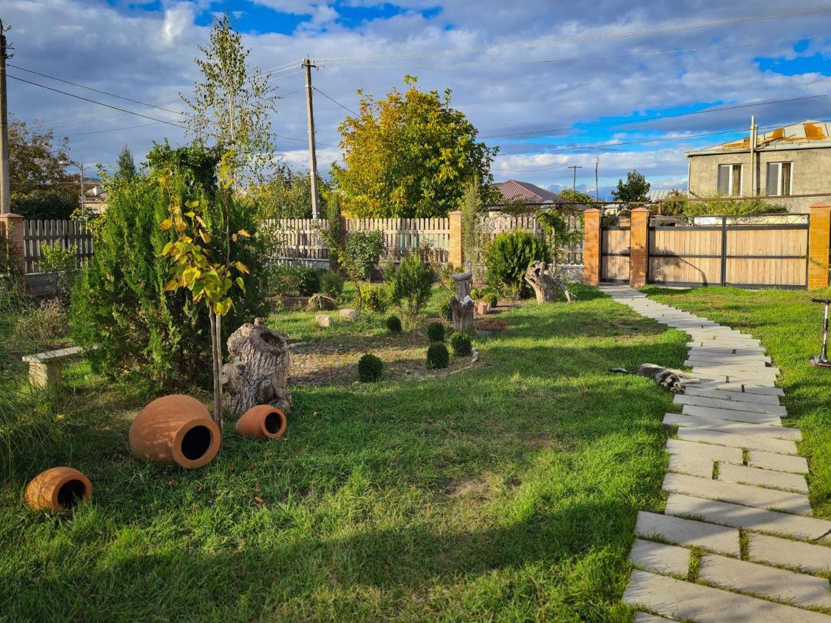 Savanna Guest House Dedoplis Tskaro Exterior foto